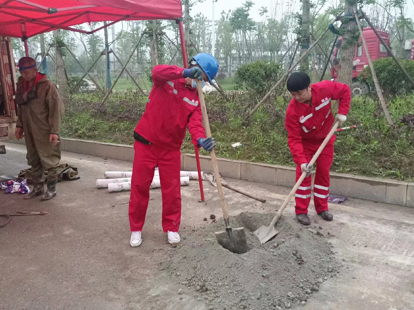 信州管道疏通哪家好】及时进行市政管道清淤