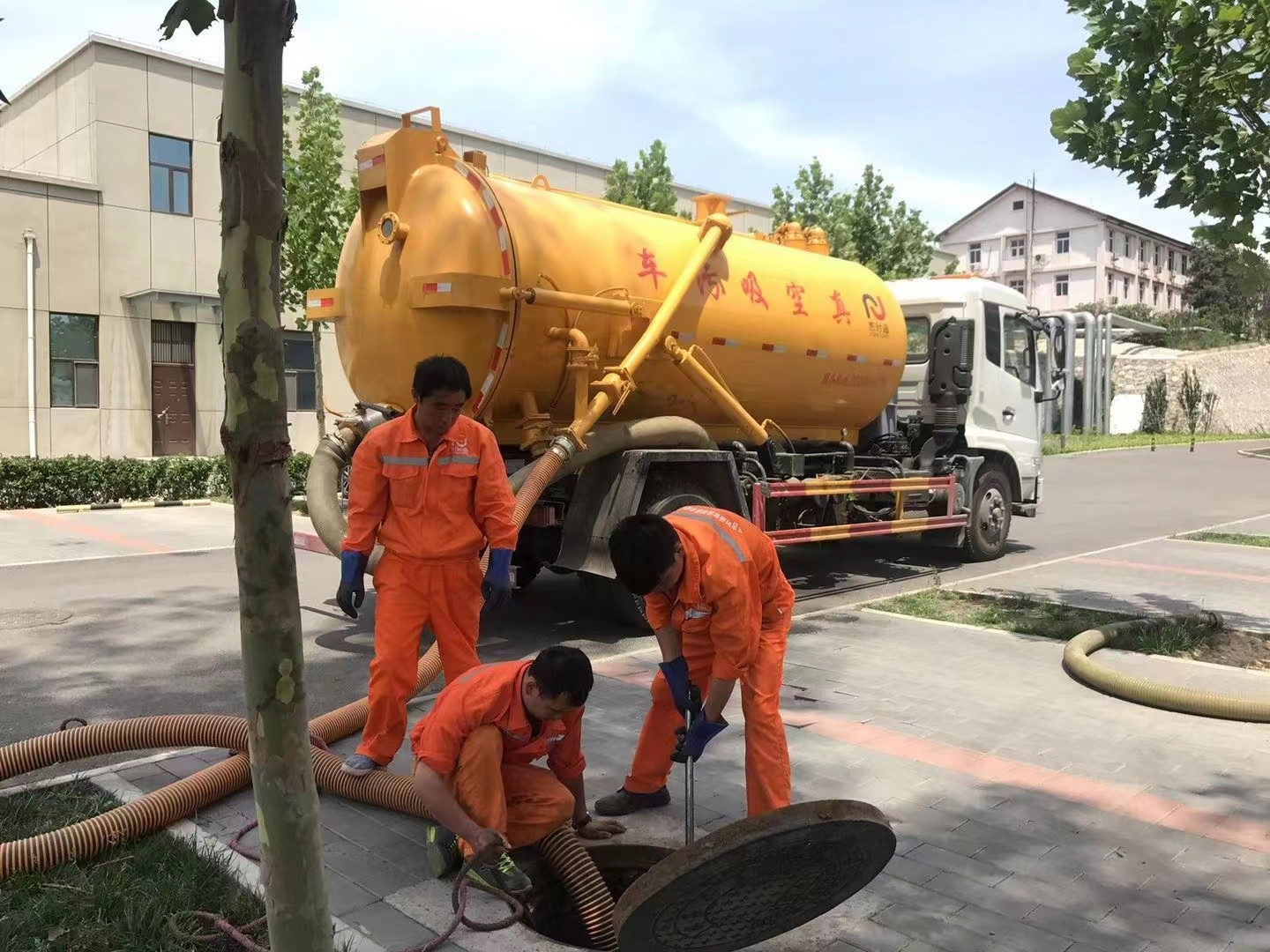 信州化粪池清理与5-8吨吸粪车施工效率分析